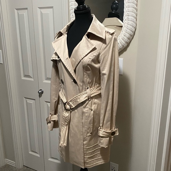 Bebe Woman’s Trench Coat - Picture 3 of 4